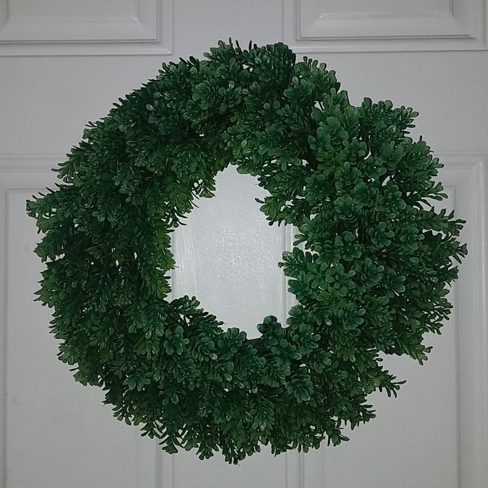 All-seasonal green door wreath